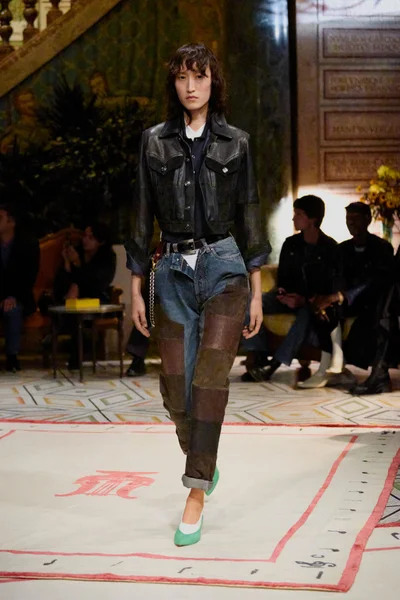 Look 30